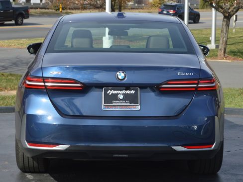 Used 2025 BMW 530i xDrive w/ Premium Package image 10