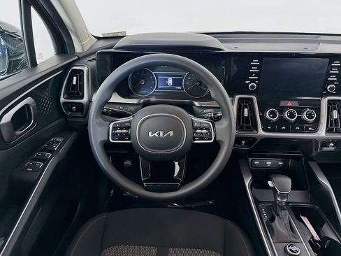 Used 2023 Kia Sorento LX image 27