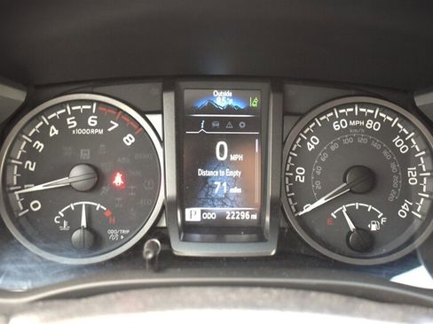 Used 2022 Toyota Tacoma TRD Sport w/ Black Out Package (TMS) AWD/4WD image 17