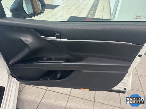 Used 2018 Toyota Camry LE image 23