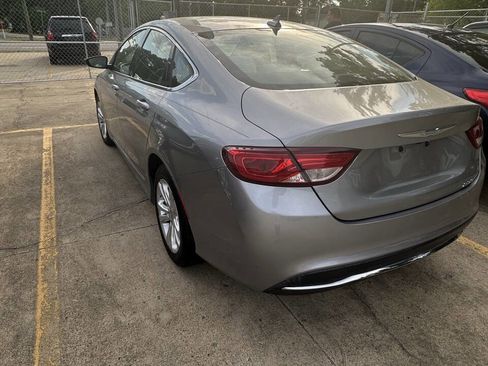 Used 2015 Chrysler 200 Limited w/ Convenience Group image 4