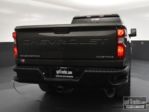Used 2023 Chevrolet Silverado 2500 Custom w/ Custom Value Package image 5