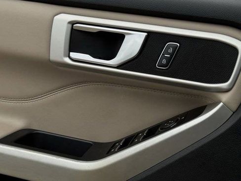 Used 2022 Ford Explorer XLT w/ Equipment Group 202A image 27