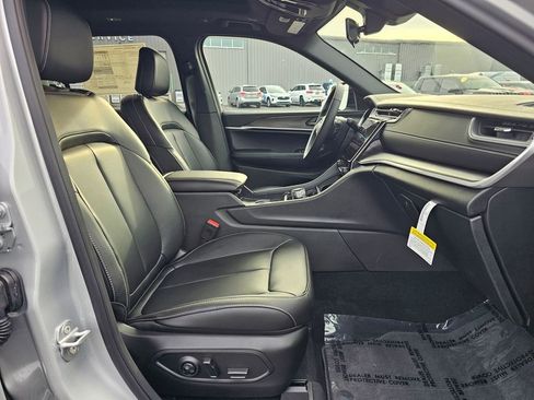 New 2025 Jeep Grand Cherokee L Limited w/ Black Appearance Package image 15