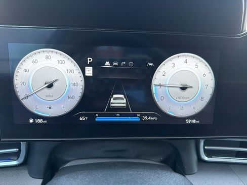 Used 2025 Hyundai Elantra SEL FWD image 31