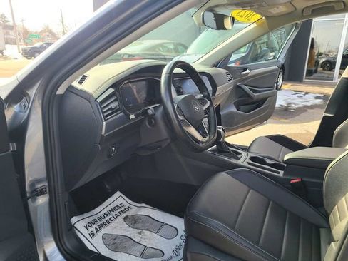 Used 2023 Volkswagen Jetta SE w/ Panoramic Sunroof Package FWD image 13