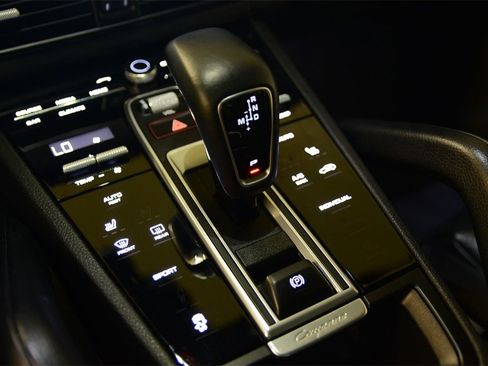 Used 2019 Porsche Cayenne image 26