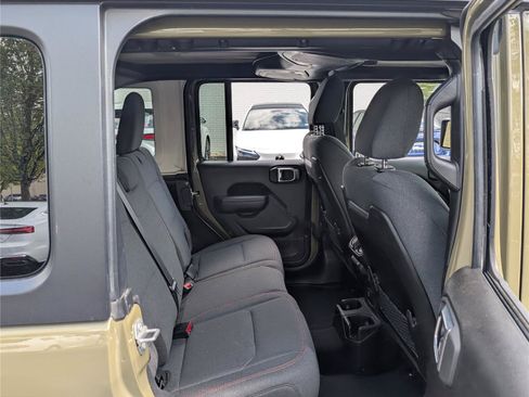 Used 2025 Jeep Wrangler Unlimited Rubicon AWD/4WD image 11