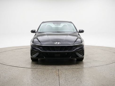 Used 2025 Hyundai Elantra SEL FWD image 2