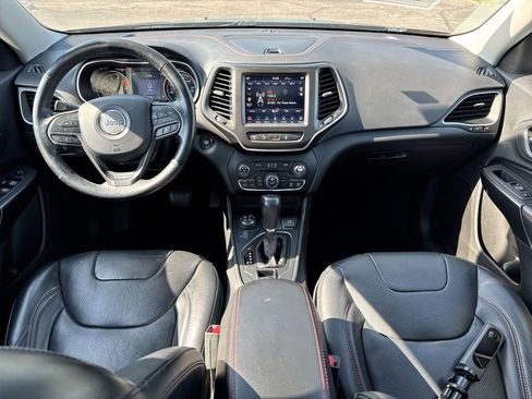 Used 2019 Jeep Cherokee Trailhawk image 10