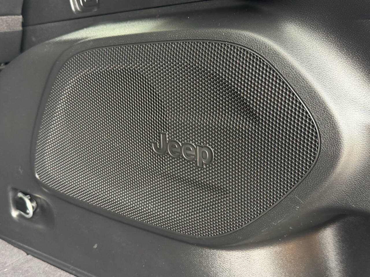 Used 2021 Jeep Cherokee Limited AWD/4WD image 31