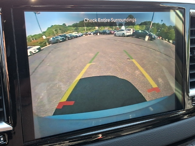 Used 2024 Chrysler Pacifica Touring-L FWD image 19