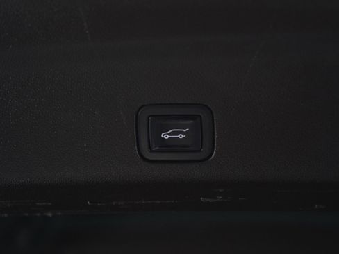 Used 2023 GMC Yukon SLT w/ SLT Premium Package AWD/4WD image 17