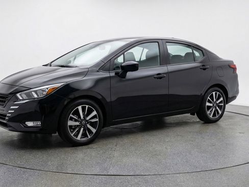 Used 2025 Nissan Versa SV FWD image 3