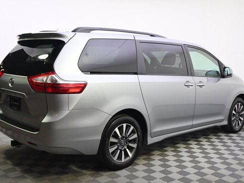 Used 2019 Toyota Sienna XLE image 7
