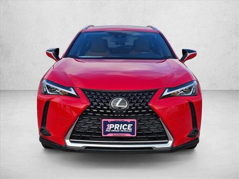Used 2022 Lexus UX 200 image 2