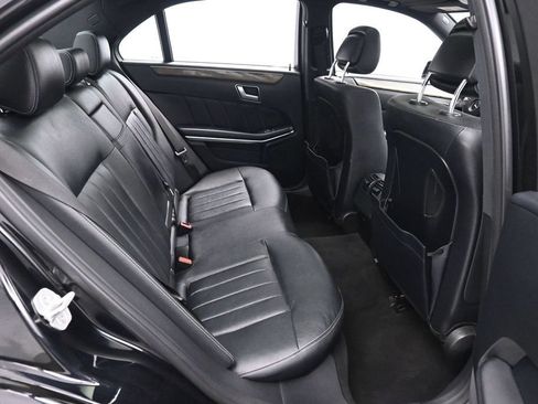 Used 2014 Mercedes-Benz E 550 4MATIC Sedan image 16