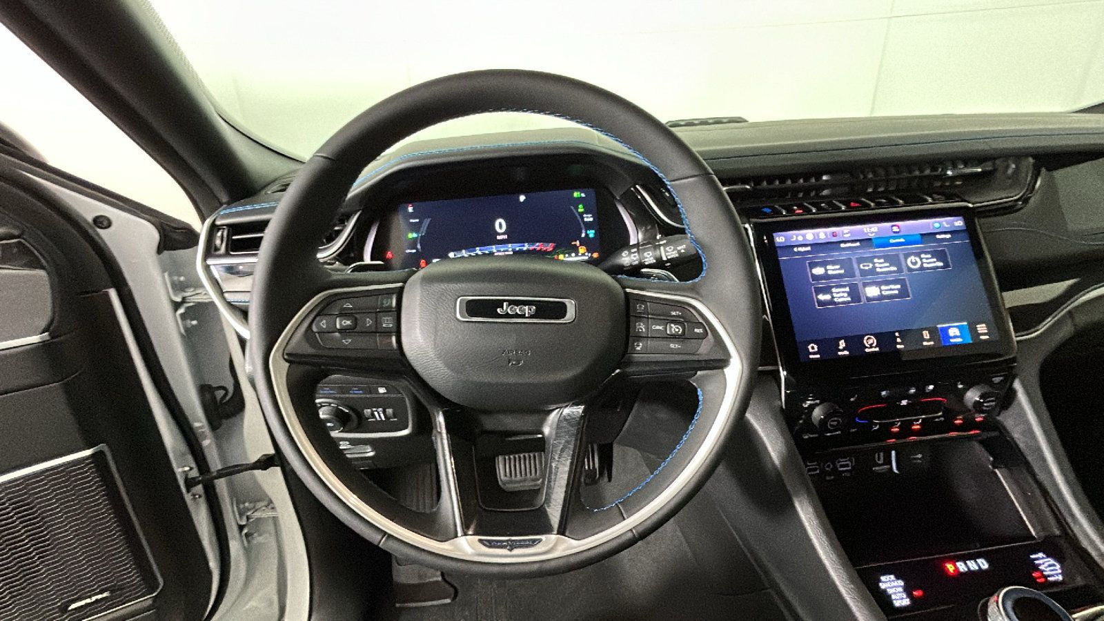 Used 2023 Jeep Grand Cherokee Trailhawk AWD/4WD image 17