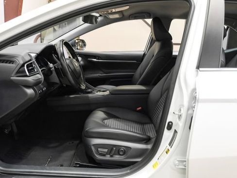 Used 2023 Toyota Camry SE FWD image 4