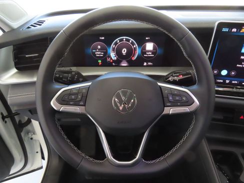 New 2026 Volkswagen Tiguan SE image 16