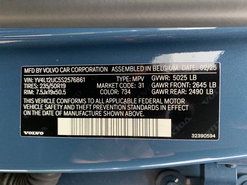 Used 2025 Volvo XC40 B5 Plus image 36