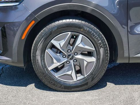 Certified 2023 Kia Sorento EX FWD image 10