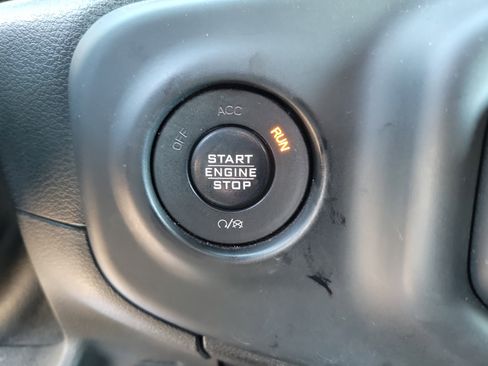 Used 2018 Jeep Wrangler Unlimited Sahara image 19