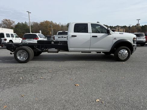 New 2026 RAM 5500 Tradesman w/ Chrome Appearance Group AWD/4WD image 8