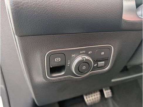 Used 2024 Mercedes-Benz GLB 250 4MATIC image 18