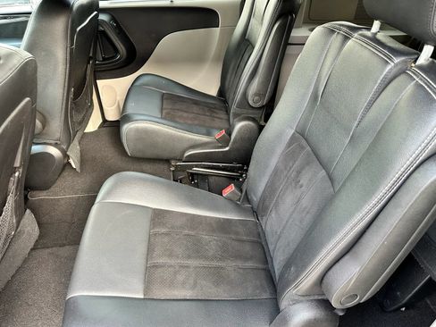 Used 2016 Dodge Grand Caravan SXT FWD image 15