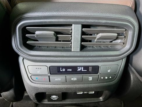 Used 2023 Honda Pilot Elite image 34