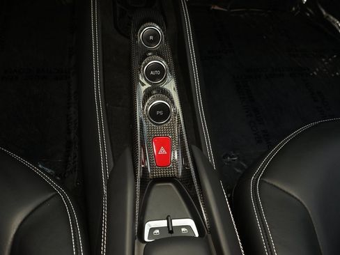 Used 2022 Ferrari F8 Tributo image 19