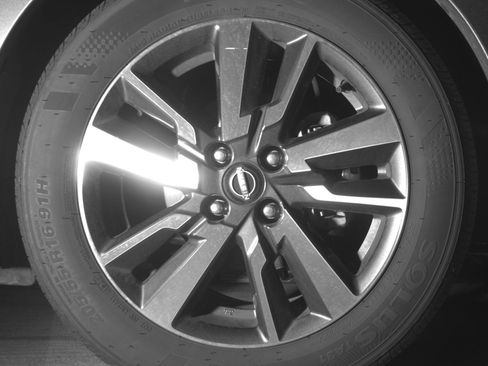 Used 2025 Nissan Versa SV image 13