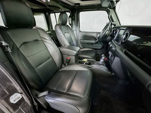 Used 2020 Jeep Wrangler Unlimited Sahara image 15