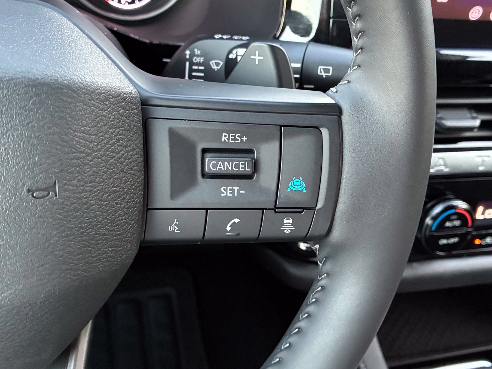 Used 2026 Nissan Pathfinder SV FWD image 25