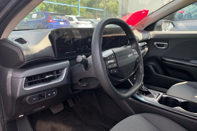 Used 2025 Kia K4 FWD image 10