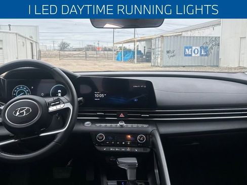 Used 2023 Hyundai Elantra SEL w/ Convenience Package image 16