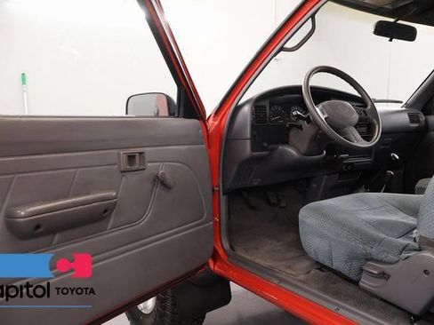 Used 1992 Toyota Pickup Deluxe AWD/4WD image 10