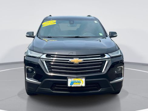 Used 2023 Chevrolet Traverse LT FWD image 2