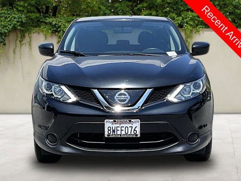 Used 2019 Nissan Rogue Sport S FWD image 2