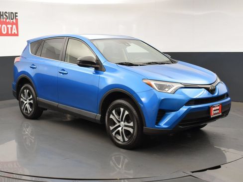 Used 2018 Toyota RAV4 LE w/ Carpet Mat Package AWD/4WD image 6