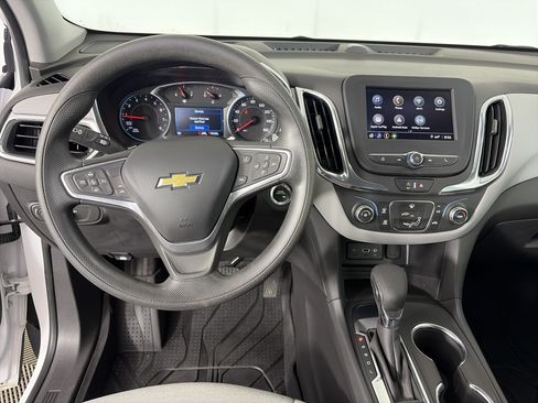 Used 2023 Chevrolet Equinox LS w/ LS Convenience Package FWD image 3