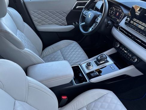 Used 2024 Mitsubishi Outlander 4WD Plug-In Hybrid image 16