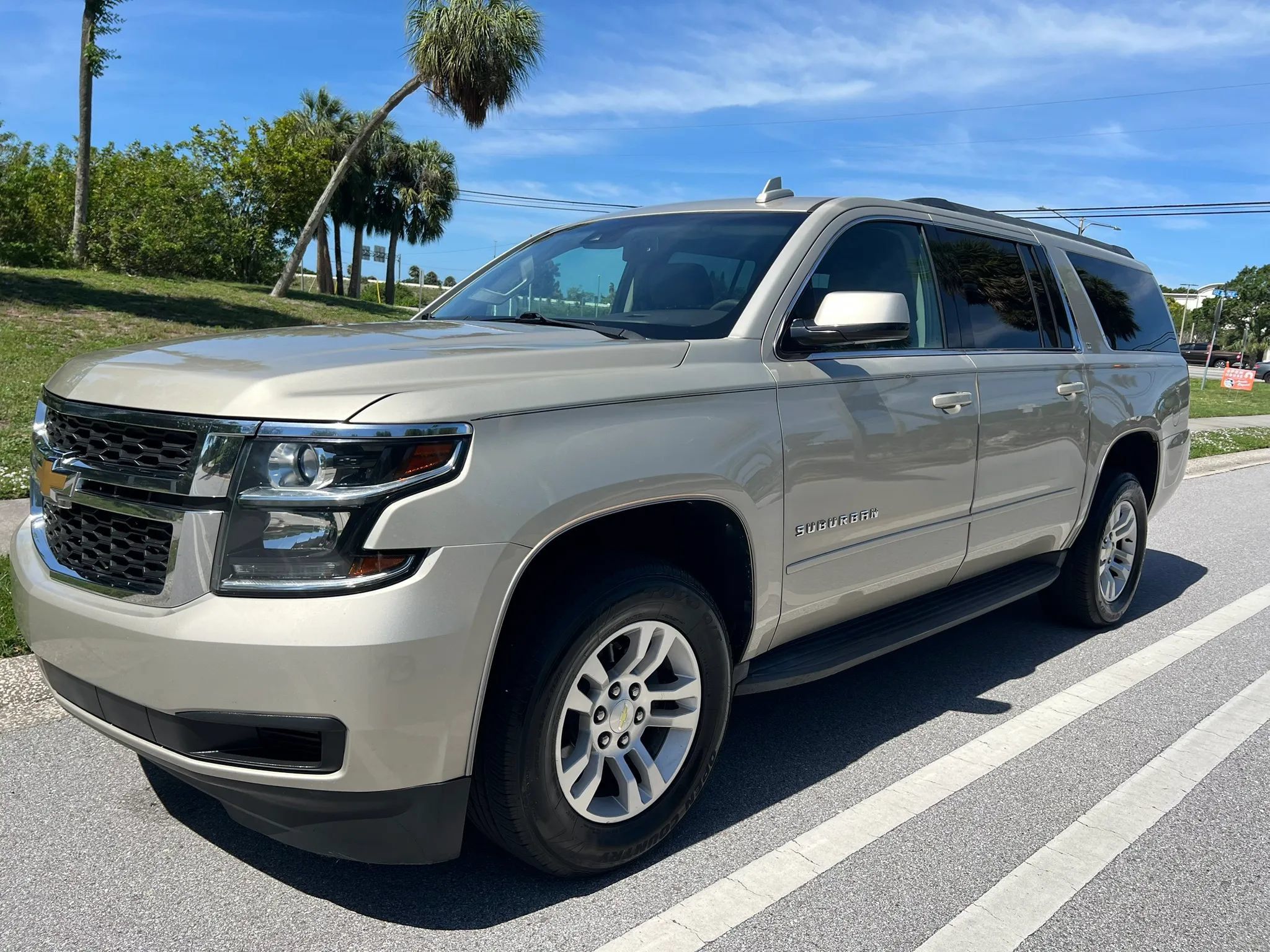 Used 2016 Chevrolet Suburban LT RWD image 12