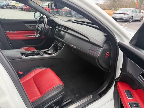 Used 2016 Jaguar XF R-Sport image 11