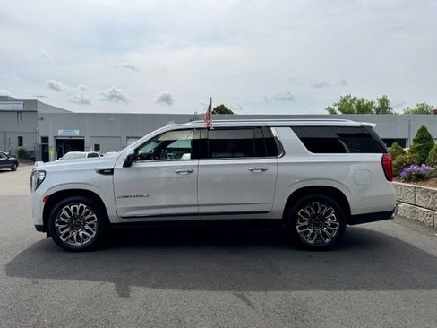 Used 2024 GMC Yukon XL Denali Ultimate AWD/4WD image 4