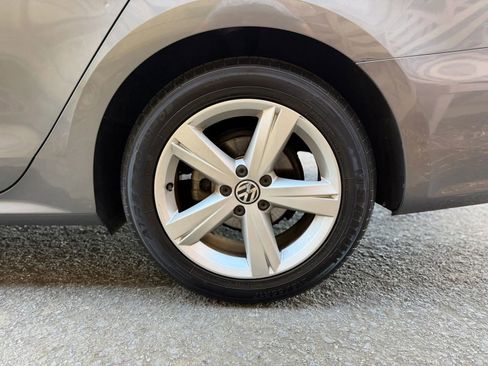 Used 2013 Volkswagen Passat 2.5 SE image 36