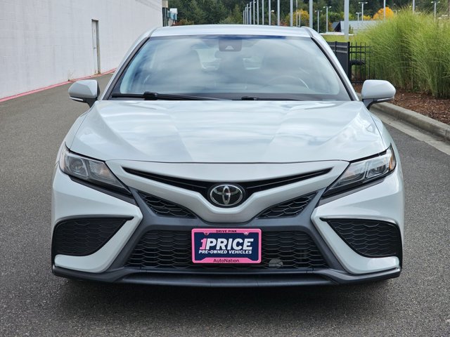 Used 2022 Toyota Camry SE FWD image 2