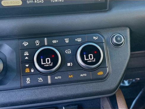 Used 2023 Land Rover Defender 110 X AWD/4WD image 13