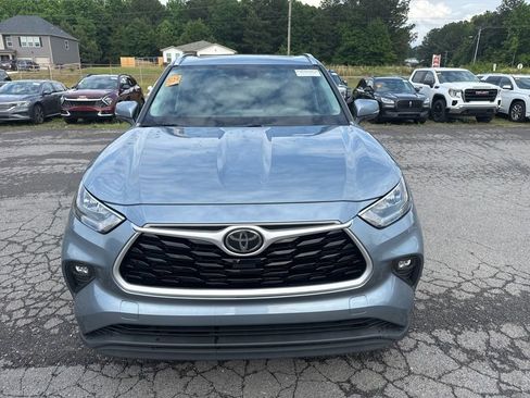 Used 2020 Toyota Highlander XLE FWD image 2